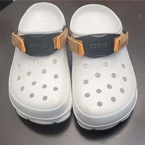 Crocs - Unisex -  Mens Size 10 / Women's Size 12